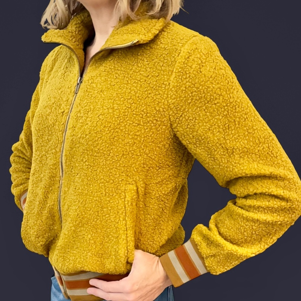 💰⬇️ Comfy Sherpa Jacket
Size: Large